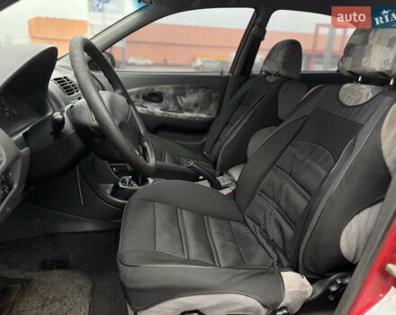 Красный Мицубиси Харизма, объемом двигателя 1.84 л и пробегом 140 тыс. км за 3400 $, фото 7 на Automoto.ua