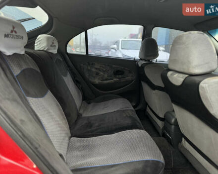 Красный Мицубиси Харизма, объемом двигателя 1.84 л и пробегом 172 тыс. км за 2990 $, фото 8 на Automoto.ua