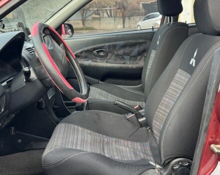 Красный Мицубиси Харизма, объемом двигателя 1.8 л и пробегом 257 тыс. км за 3100 $, фото 7 на Automoto.ua