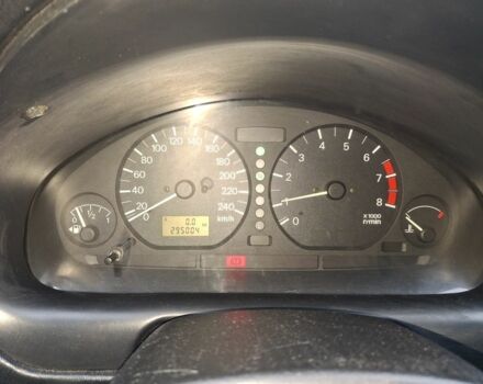 Красный Мицубиси Харизма, объемом двигателя 1.6 л и пробегом 310 тыс. км за 3199 $, фото 6 на Automoto.ua