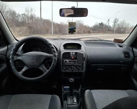 Красный Мицубиси Харизма, объемом двигателя 1.6 л и пробегом 310 тыс. км за 3199 $, фото 5 на Automoto.ua