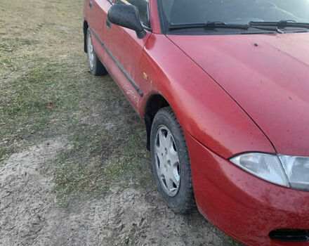 Красный Мицубиси Харизма, объемом двигателя 1.9 л и пробегом 350 тыс. км за 3000 $, фото 1 на Automoto.ua