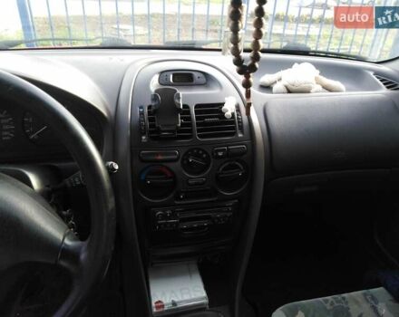 Красный Мицубиси Харизма, объемом двигателя 1.6 л и пробегом 270 тыс. км за 3000 $, фото 4 на Automoto.ua