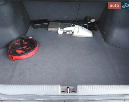 Красный Мицубиси Харизма, объемом двигателя 1.6 л и пробегом 270 тыс. км за 3000 $, фото 5 на Automoto.ua