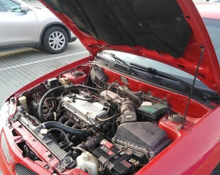 Красный Мицубиси Харизма, объемом двигателя 1.6 л и пробегом 270 тыс. км за 3000 $, фото 8 на Automoto.ua