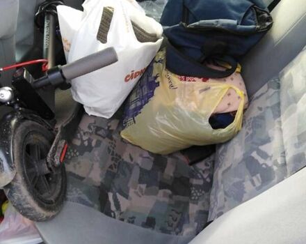 Красный Мицубиси Харизма, объемом двигателя 1.6 л и пробегом 270 тыс. км за 3000 $, фото 17 на Automoto.ua