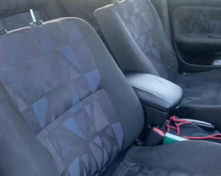 Красный Мицубиси Харизма, объемом двигателя 1.9 л и пробегом 350 тыс. км за 3000 $, фото 7 на Automoto.ua