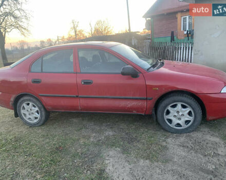 Красный Мицубиси Харизма, объемом двигателя 1.9 л и пробегом 350 тыс. км за 3000 $, фото 3 на Automoto.ua