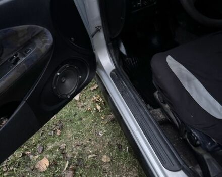 Серый Мицубиси Харизма, объемом двигателя 1.6 л и пробегом 340 тыс. км за 2000 $, фото 7 на Automoto.ua