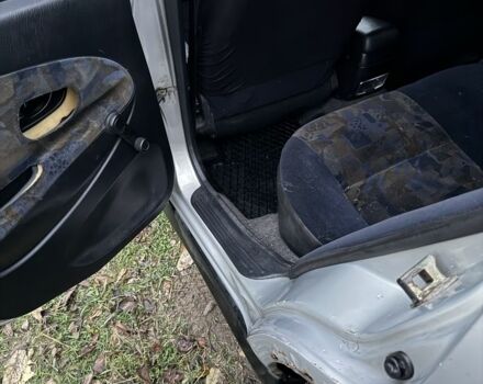 Серый Мицубиси Харизма, объемом двигателя 1.6 л и пробегом 340 тыс. км за 2000 $, фото 6 на Automoto.ua