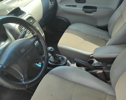 Мицубиси Харизма 2002 в Кривом Роге на Automoto.ua Серый Мицубиси Харизма, объемом двигателя 1.8 л и пробегом 287 тыс. км за 3300 $, фото 3 на Automoto.ua