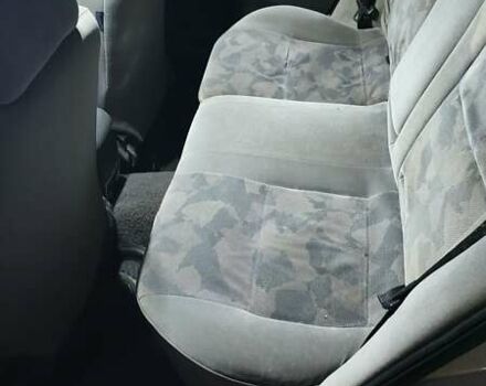 Серый Мицубиси Харизма, объемом двигателя 1.83 л и пробегом 350 тыс. км за 1500 $, фото 7 на Automoto.ua