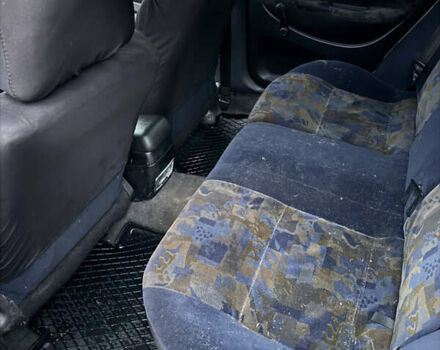 Серый Мицубиси Харизма, объемом двигателя 1.6 л и пробегом 340 тыс. км за 2000 $, фото 15 на Automoto.ua