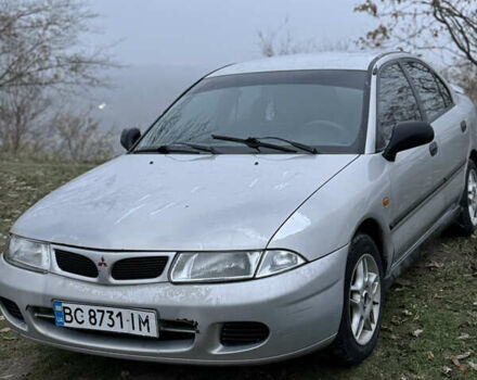 Серый Мицубиси Харизма, объемом двигателя 1.6 л и пробегом 340 тыс. км за 2000 $, фото 1 на Automoto.ua