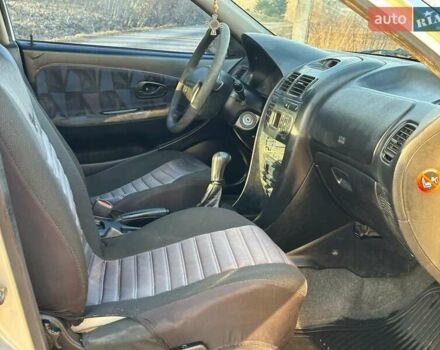 Сірий Міцубісі Харизма, об'ємом двигуна 1.83 л та пробігом 350 тис. км за 1499 $, фото 9 на Automoto.ua