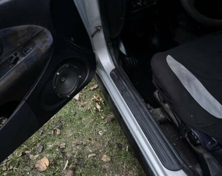 Серый Мицубиси Харизма, объемом двигателя 1.6 л и пробегом 340 тыс. км за 2000 $, фото 8 на Automoto.ua