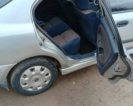 Серый Мицубиси Харизма, объемом двигателя 1.6 л и пробегом 320 тыс. км за 3000 $, фото 4 на Automoto.ua