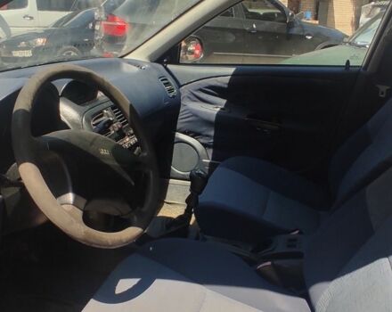 Сірий Міцубісі Харизма, об'ємом двигуна 1.9 л та пробігом 250 тис. км за 800 $, фото 4 на Automoto.ua