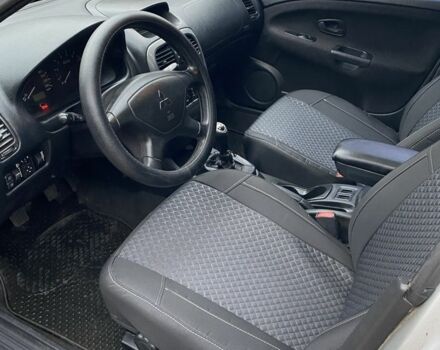 Серый Мицубиси Харизма, объемом двигателя 1.8 л и пробегом 265 тыс. км за 2850 $, фото 13 на Automoto.ua