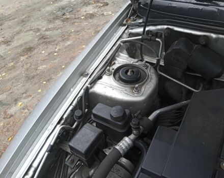 Серый Мицубиси Харизма, объемом двигателя 1.8 л и пробегом 224 тыс. км за 3600 $, фото 4 на Automoto.ua