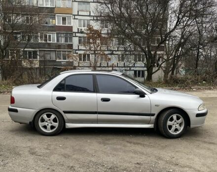 Серый Мицубиси Харизма, объемом двигателя 1.8 л и пробегом 265 тыс. км за 2850 $, фото 1 на Automoto.ua