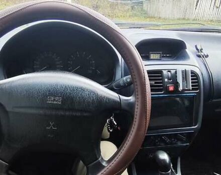Серый Мицубиси Харизма, объемом двигателя 1.6 л и пробегом 250 тыс. км за 2600 $, фото 2 на Automoto.ua