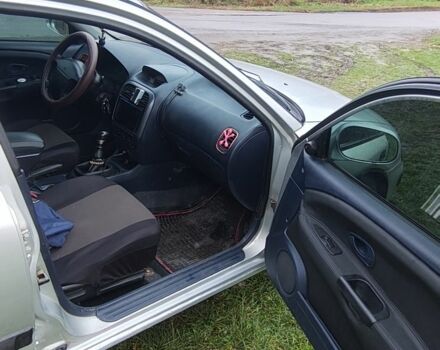 Серый Мицубиси Харизма, объемом двигателя 1.6 л и пробегом 250 тыс. км за 2600 $, фото 16 на Automoto.ua