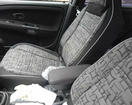 Серый Мицубиси Харизма, объемом двигателя 1.8 л и пробегом 224 тыс. км за 3600 $, фото 6 на Automoto.ua