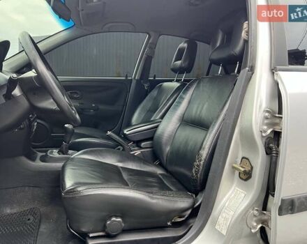 Серый Мицубиси Харизма, объемом двигателя 1.83 л и пробегом 326 тыс. км за 3400 $, фото 6 на Automoto.ua