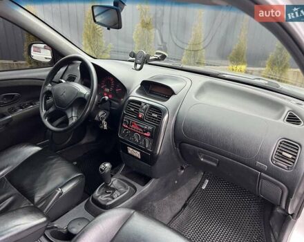 Серый Мицубиси Харизма, объемом двигателя 1.83 л и пробегом 326 тыс. км за 3400 $, фото 15 на Automoto.ua