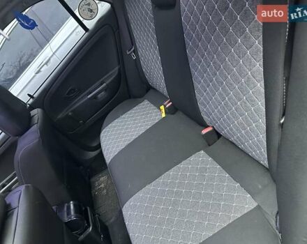 Сірий Міцубісі Харизма, об'ємом двигуна 1.6 л та пробігом 380 тис. км за 3087 $, фото 4 на Automoto.ua