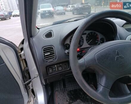 Сірий Міцубісі Харизма, об'ємом двигуна 1.6 л та пробігом 212 тис. км за 3700 $, фото 4 на Automoto.ua