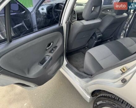 Сірий Міцубісі Харизма, об'ємом двигуна 1.6 л та пробігом 157 тис. км за 5200 $, фото 10 на Automoto.ua