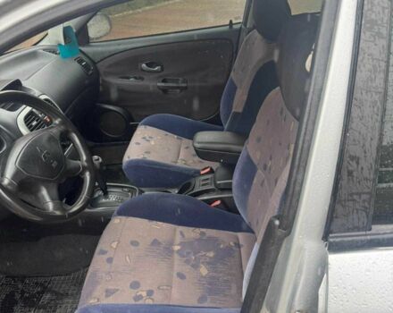 Сірий Міцубісі Харизма, об'ємом двигуна 1.6 л та пробігом 300 тис. км за 2900 $, фото 3 на Automoto.ua