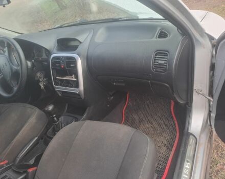 Серый Мицубиси Харизма, объемом двигателя 0 л и пробегом 333 тыс. км за 2700 $, фото 6 на Automoto.ua