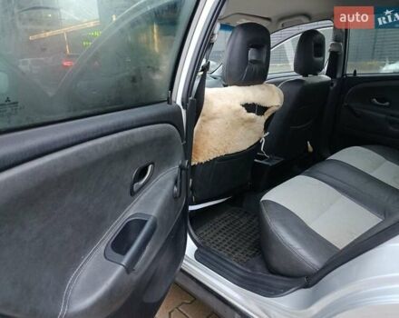 Сірий Міцубісі Харизма, об'ємом двигуна 1.6 л та пробігом 212 тис. км за 3700 $, фото 6 на Automoto.ua