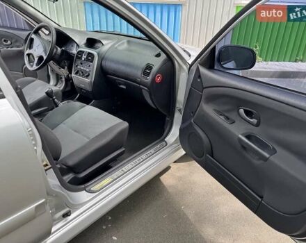 Сірий Міцубісі Харизма, об'ємом двигуна 1.6 л та пробігом 157 тис. км за 5200 $, фото 11 на Automoto.ua