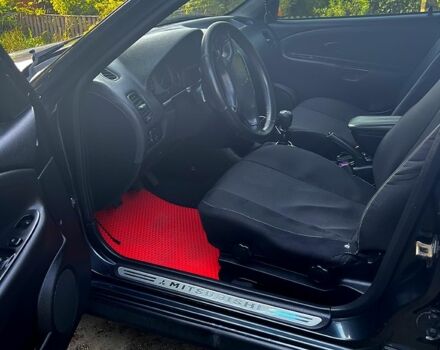 Серый Мицубиси Харизма, объемом двигателя 1.6 л и пробегом 0 тыс. км за 3200 $, фото 3 на Automoto.ua