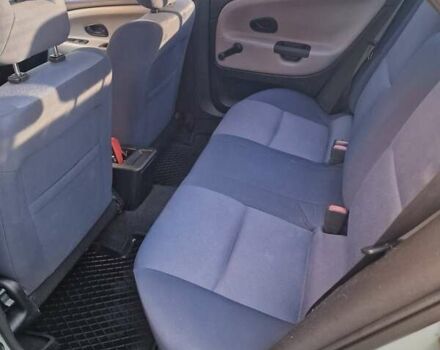 Серый Мицубиси Харизма, объемом двигателя 1.6 л и пробегом 286 тыс. км за 4800 $, фото 6 на Automoto.ua