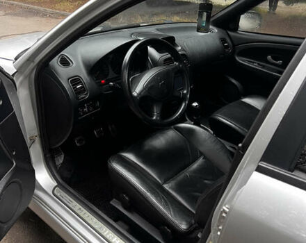 Серый Мицубиси Харизма, объемом двигателя 1.6 л и пробегом 267 тыс. км за 3700 $, фото 4 на Automoto.ua