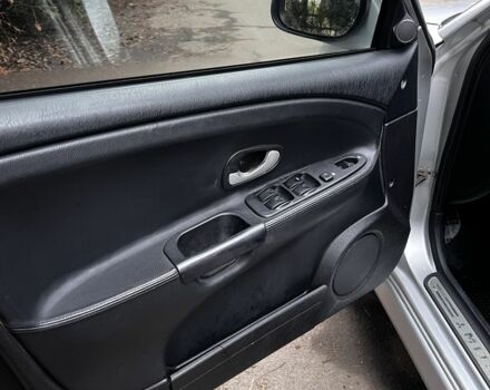 Сірий Міцубісі Харизма, об'ємом двигуна 1.6 л та пробігом 262 тис. км за 3700 $, фото 5 на Automoto.ua