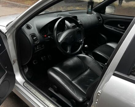 Сірий Міцубісі Харизма, об'ємом двигуна 1.6 л та пробігом 262 тис. км за 3700 $, фото 4 на Automoto.ua