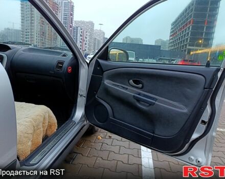 Серый Мицубиси Харизма, объемом двигателя 1.6 л и пробегом 212 тыс. км за 3700 $, фото 11 на Automoto.ua