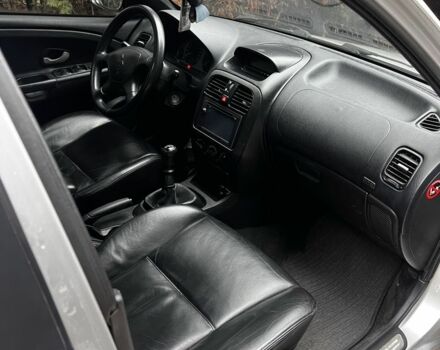 Сірий Міцубісі Харизма, об'ємом двигуна 1.6 л та пробігом 262 тис. км за 3700 $, фото 6 на Automoto.ua