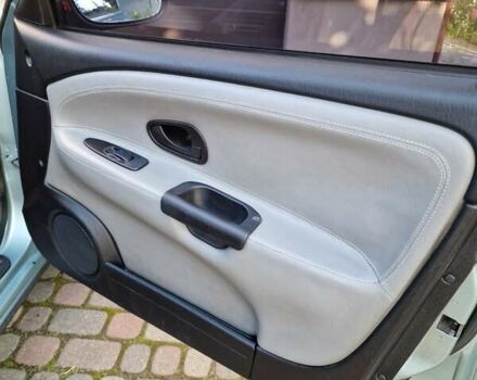 Серый Мицубиси Харизма, объемом двигателя 1.6 л и пробегом 286 тыс. км за 4800 $, фото 5 на Automoto.ua