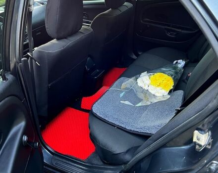 Серый Мицубиси Харизма, объемом двигателя 1.6 л и пробегом 0 тыс. км за 3200 $, фото 2 на Automoto.ua