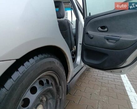 Сірий Міцубісі Харизма, об'ємом двигуна 1.6 л та пробігом 212 тис. км за 3700 $, фото 17 на Automoto.ua