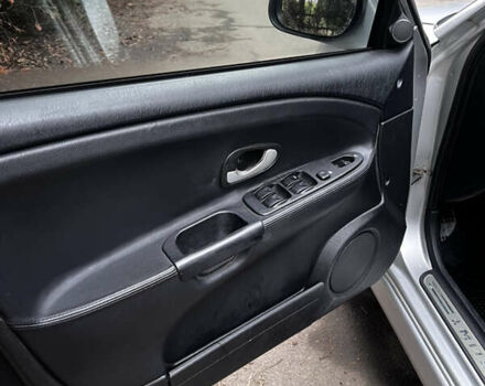 Серый Мицубиси Харизма, объемом двигателя 1.6 л и пробегом 267 тыс. км за 3700 $, фото 5 на Automoto.ua