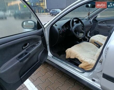 Сірий Міцубісі Харизма, об'ємом двигуна 1.6 л та пробігом 212 тис. км за 3700 $, фото 3 на Automoto.ua