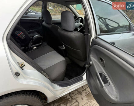 Міцубісі Харизма 2003 у Яготине на Automoto.ua Сірий Міцубісі Харизма, об'ємом двигуна 1.6 л та пробігом 184 тис. км за 3900 $, фото 16 на Automoto.ua